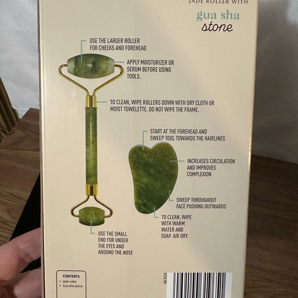 Jade roller with stone - Picture 2 of 5